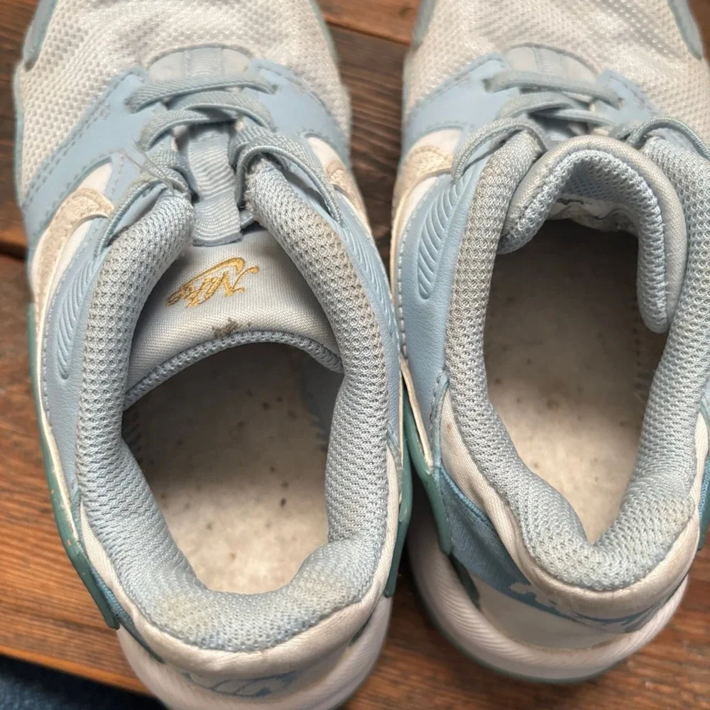 Nike tennis shoes